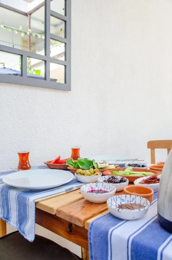 Çeşme 1989 Hotel Sebat בית אירוח
