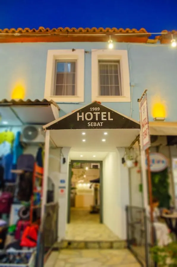 בית אירוח Çeşme 1989 Hotel Sebat טורקיה