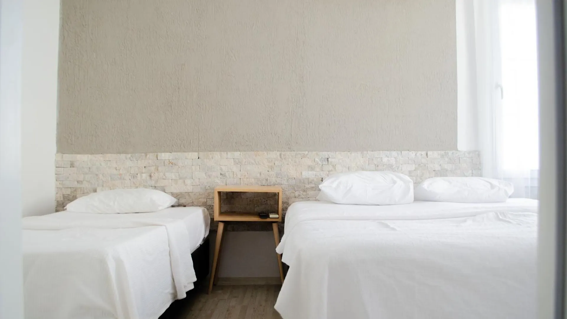 1989 Hotel Sebat Cesme Homestay